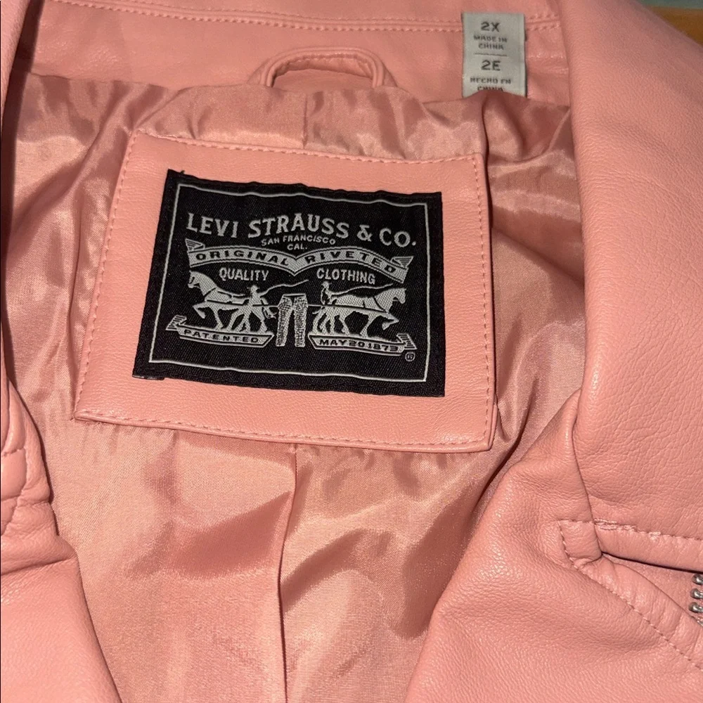 NWOT Levi's womens Cropped Faux Leather Motorcyle Jacket 2X Pink